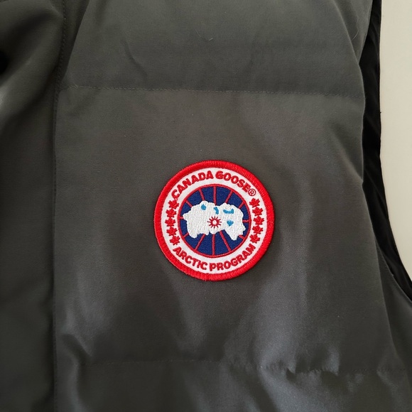Canada Goose Men's Black Puffer Vest - Picture 4 of 5